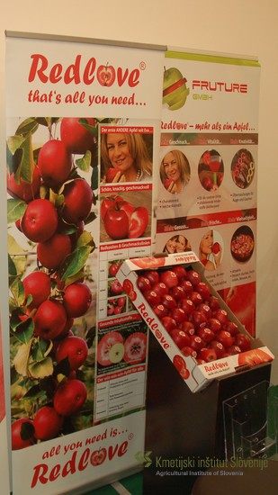 Blagovna znamka Red Love vključuje več rdeče mesnatih jablanovih sort.