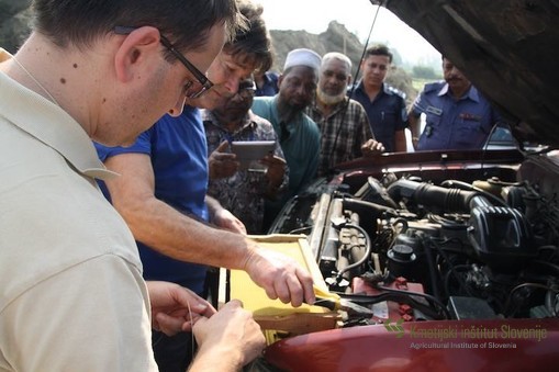 demonstration of melting in of comb foundations