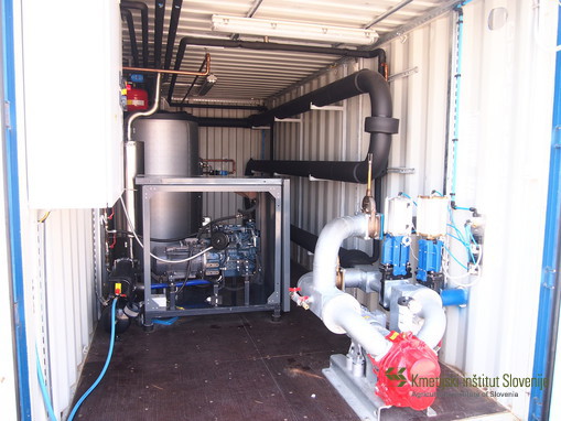 Strojnica s predpripravo substrata za proizvodnjo bioplina in kogeneratorsko enoto