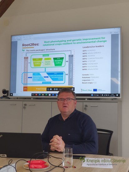 dr. Peter Dolničar na predstavitvi projekta Root2Res