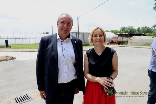 Udeležence dogodka Robotika v kmetijstvu sta nagovorila tudi gospa Nuška Gajšek, županja Mestne občine Ptuj, in prof. dr. Andrej Simončič, direktor KIS