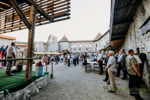 Druženje v atriju gradu Žužemberk