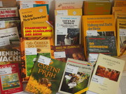 Del bogate literature o čebelarstvu, ki jo je knjižnici Kmetijskega inštituta Slovenije podaril g. Stane Sajevec